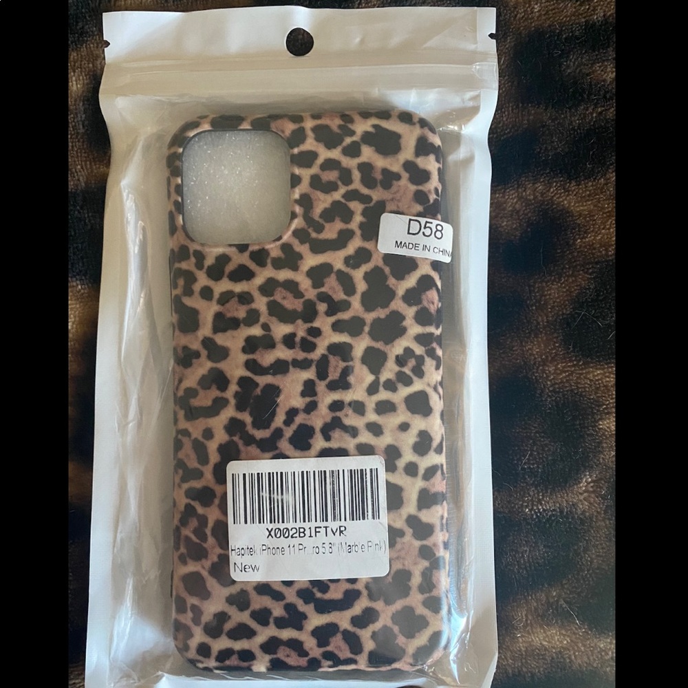 NWT iphone 11/pro cheetah phone case